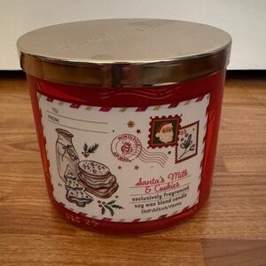 Bath & Body Works Santa's Milk & Cookies Candle - Festive Red